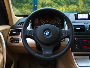 2010款xDrive 30i 探索版 方向盘