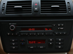 2010款xDrive 30i 探索版 中控区
