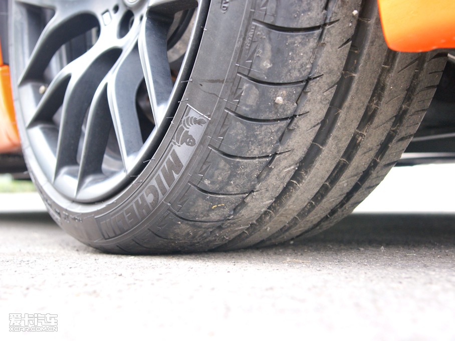 2010RM3pT 4.0 V8 25ذ