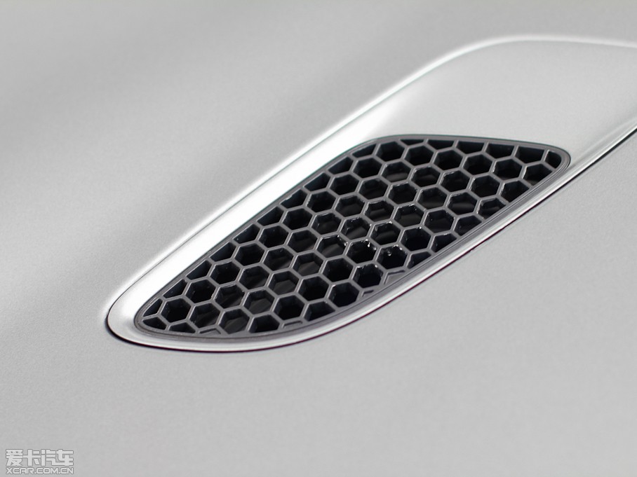 2011RM3pT 4.0 V8 pT̼w픰