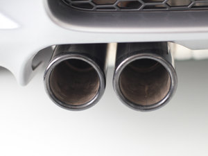 2011款4.0 V8 双门碳纤顶版 排气管