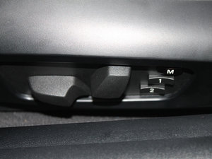 2011款4.0 V8 双门碳纤顶版 主驾驶座椅调节