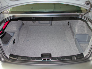 2011款4.0 V8 双门碳纤顶版 行李厢空间