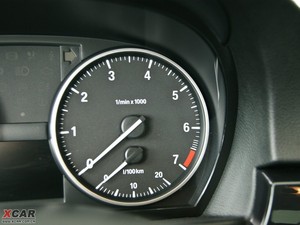 2009款320i 双门轿跑车 中控区