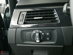 2009款320i 双门轿跑车 中控区