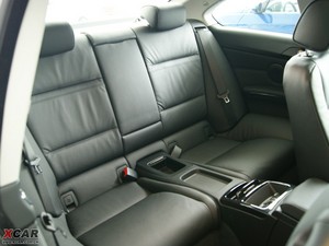 2009款320i 双门轿跑车 空间座椅