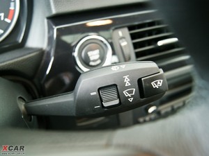 2009款320i 双门轿跑车 中控区
