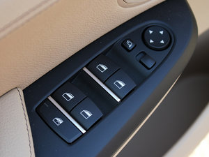 2011xDrive 35i A п؅^