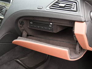2012款640i 手套箱