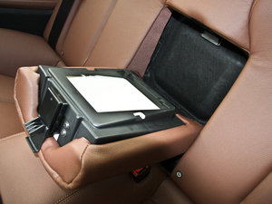 2012款640i 后排中央扶手