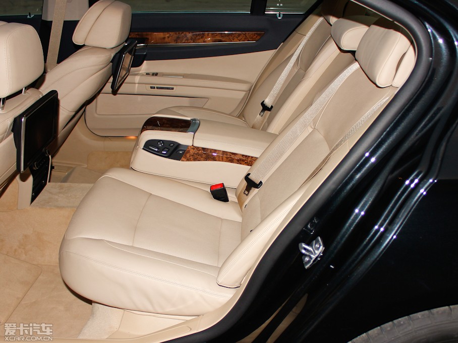 【2013款宝马7系740li 豪华型_空间座椅_3/294张图片