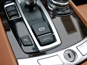 2013款730Li 领先型 驻车制动器