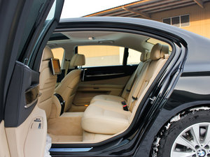 2013款740Li xDrive 后排空间