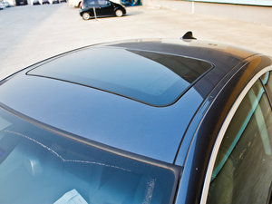 2011款330i 双门轿跑车 车顶