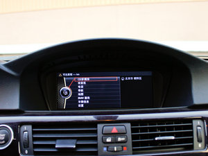 2011款330i 双门轿跑车 中控台显示屏
