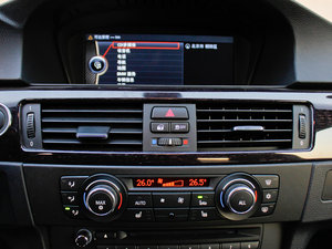 2011款330i 双门轿跑车 空调出风口
