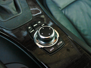2011款330i 双门轿跑车 中控区