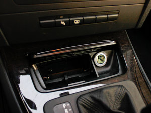 2011款330i 双门轿跑车 中控区