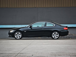 2011款320i 双门轿跑车 整体外观