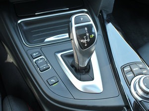 2013款328i 运动设计套装  换挡杆
