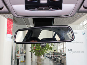 2013款320i 运动设计套装  车内后视镜