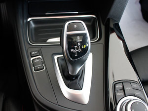 2013款320i 运动设计套装  换挡杆