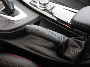 2013款320i 运动设计套装  驻车制动器