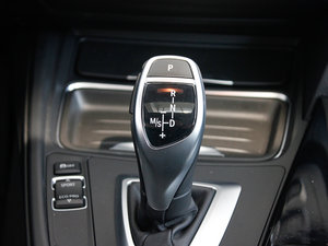 2013款320i 运动设计套装  中控区