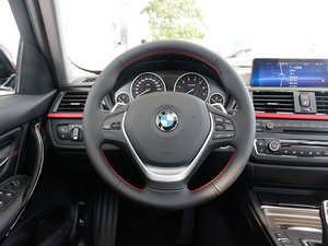2013款320i 运动设计套装  方向盘
