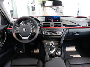 2013款320i 运动设计套装  中控区