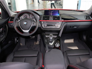 2013款320i 运动设计套装  内饰全景