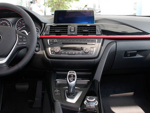 2013款320i 运动设计套装  中控区