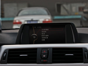 2013款320i 时尚版 中控台显示屏