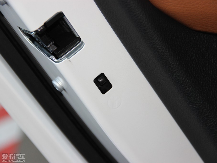 2013R3ϵGT 320i OӋb