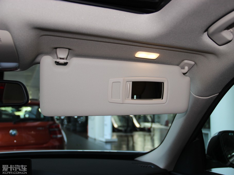 2013R3ϵGT 320i OӋb