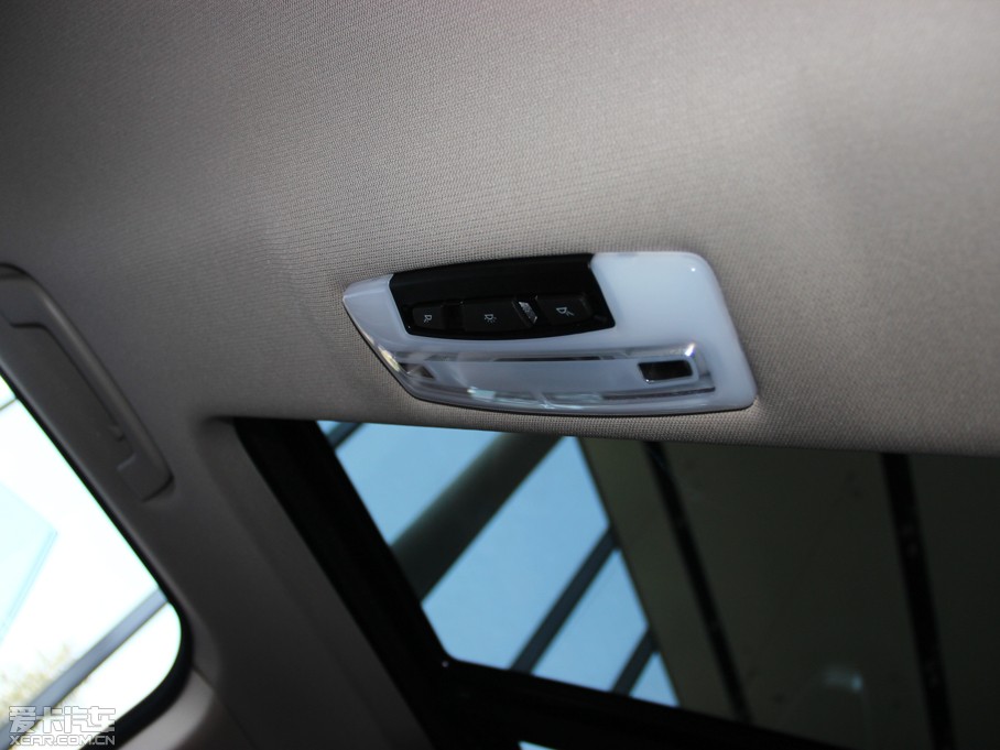 2013R3ϵGT 320i OӋb