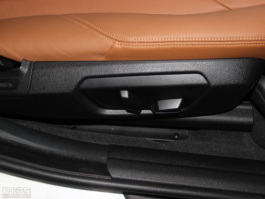 2013R3ϵGT 320i OӋb