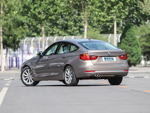 2013款328i 设计套装型 左后45度