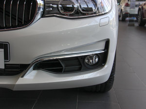 2013款320i 设计套装型 前雾灯