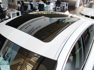2013款320i 设计套装型 车顶