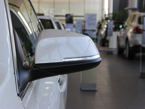 2013款320i 设计套装型 后视镜