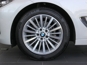 2013款320i 设计套装型 轮圈