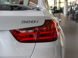 2013款320i 设计套装型 尾灯
