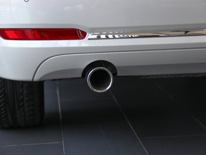 2013款320i 设计套装型 排气管