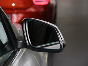 2013款320i 设计套装型 细节外观