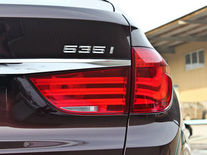 2013款535i 典雅版 尾灯