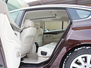2013款535i 典雅版 后排空间