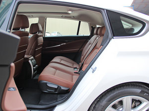 2014款535i xDrive 后排空间