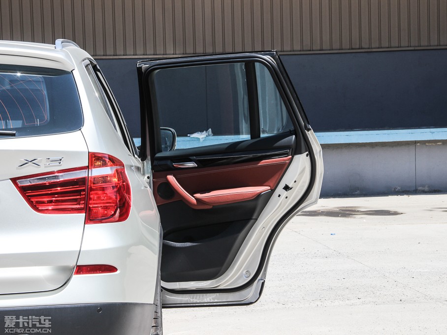 2013��RX3���M�ڣ� �Ŀ� xDrive20i ���A��