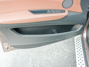 2013款xDrive35i 领先版 前门储物空间